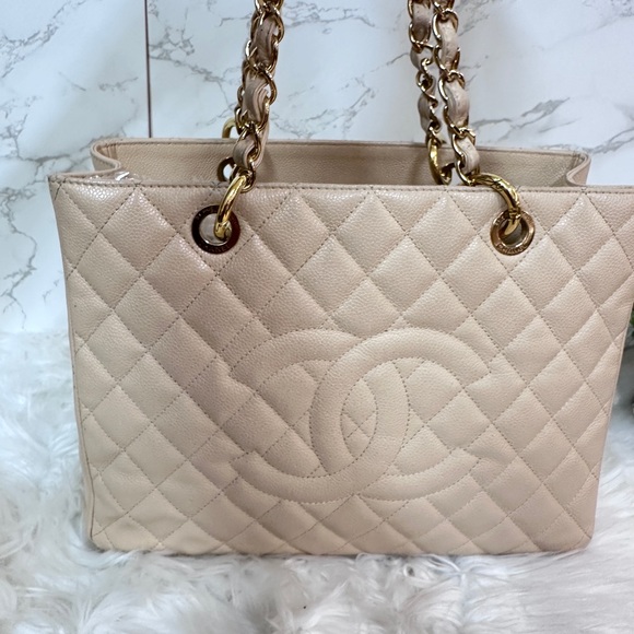 💎✨CHANEL✨💎 RARE GST beige caviar tote 🧿Authentic caviar leather discontinue - Picture 3 of 12